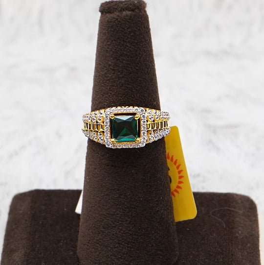 "Golden Perfection: Ring with a Stunning Green Gemstone"
