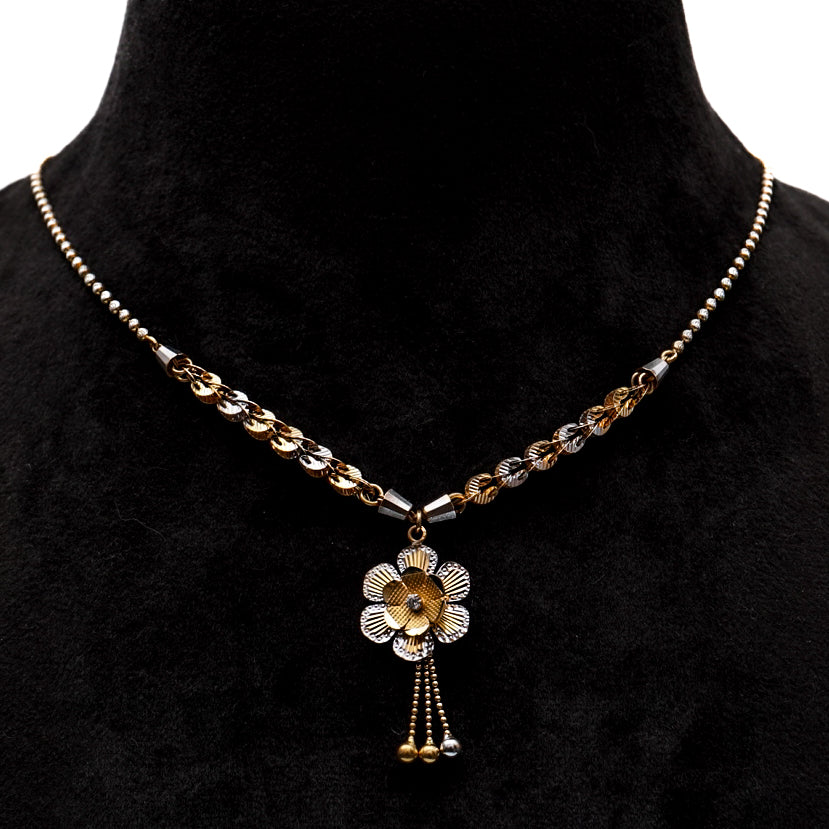 "Bloom in Gold: The Perfect Flower Pendant Chain"