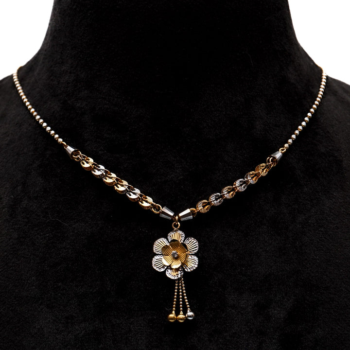 "Bloom in Gold: The Perfect Flower Pendant Chain"