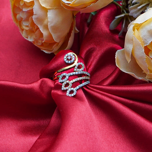 "A breathtaking peacock-style gold ring, featuring with sparkling diamonds.